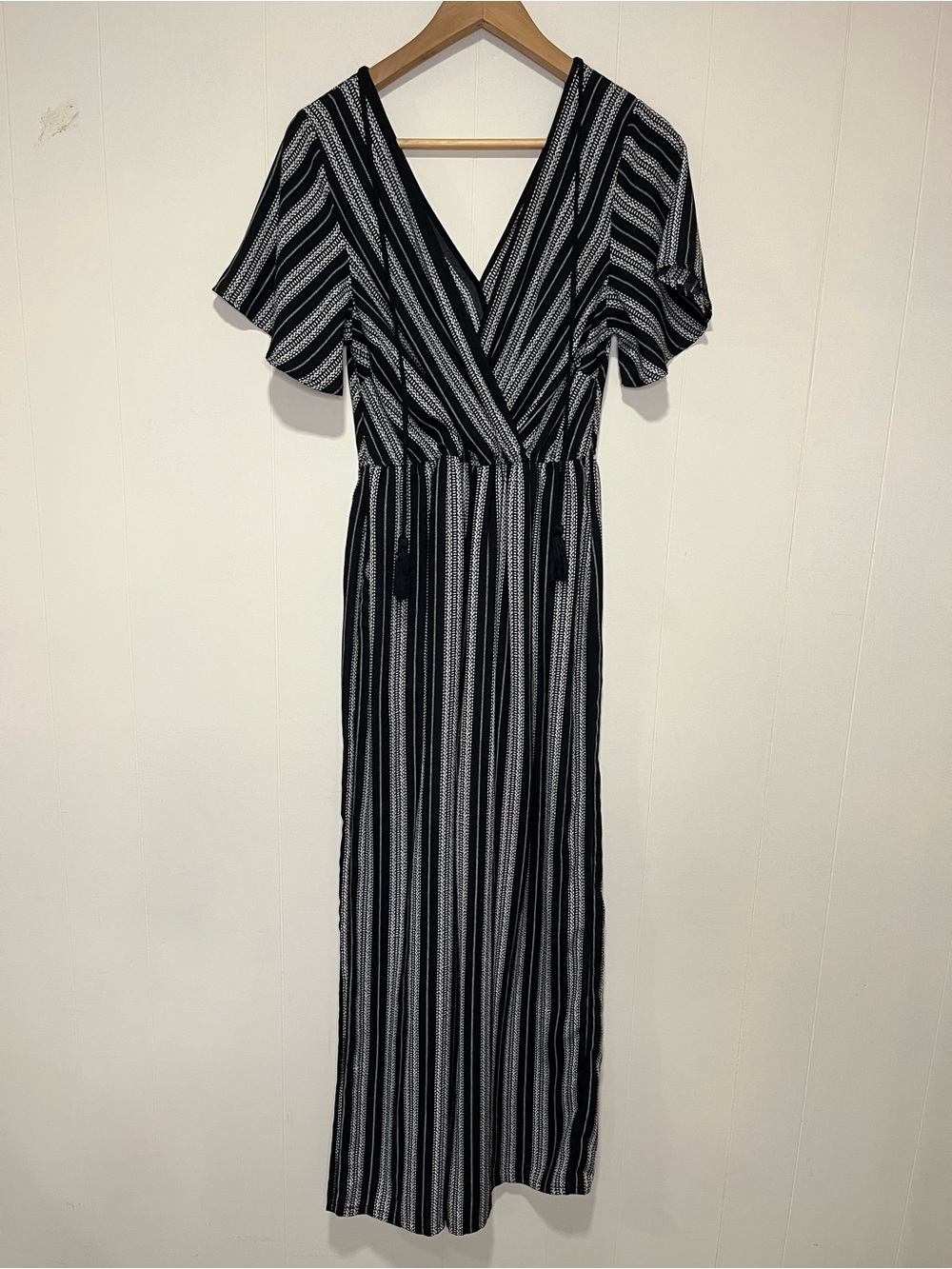 XHILARATION Black Striped Women Jumpsuit V neck Wide Leg Flowy Casual - Picture 3 of 6